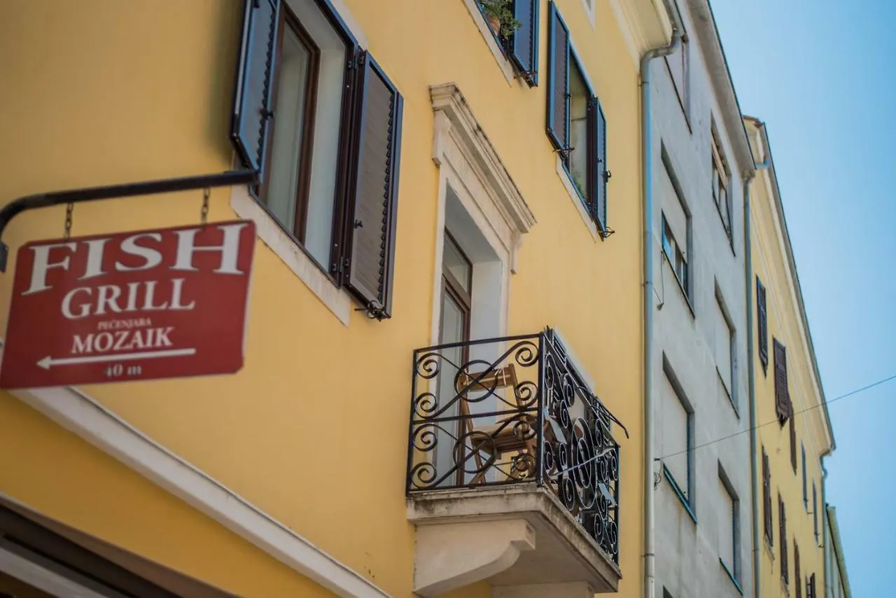 Leona Deluxe Apartments Pula 4*,