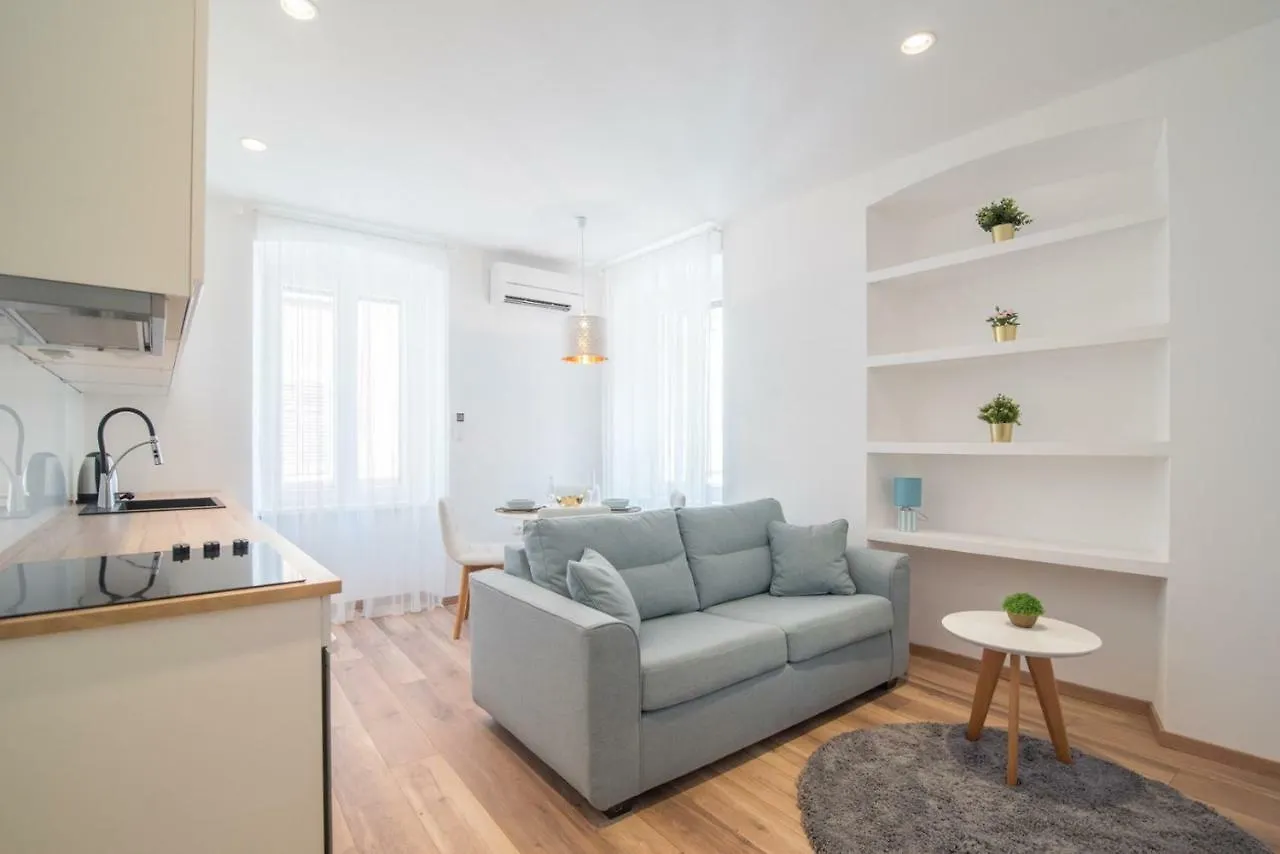 Vendégház Leona Deluxe Apartments Póla